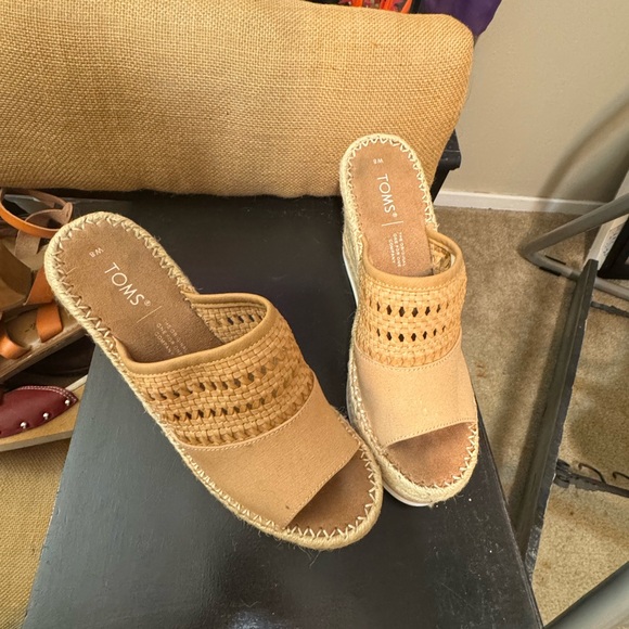 Beige Woven Wedge Sandals - Picture 4 of 7